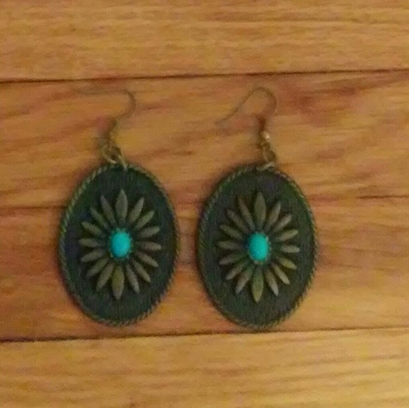Brass earring set with turquoise bead setting - Picture 1 of 1